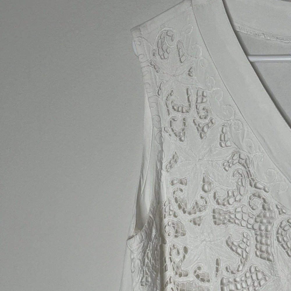 Halsey Collection Dress Womans White Laser Cut Lace No Sleeve V-Neck Buttons - Picture 4 of 12